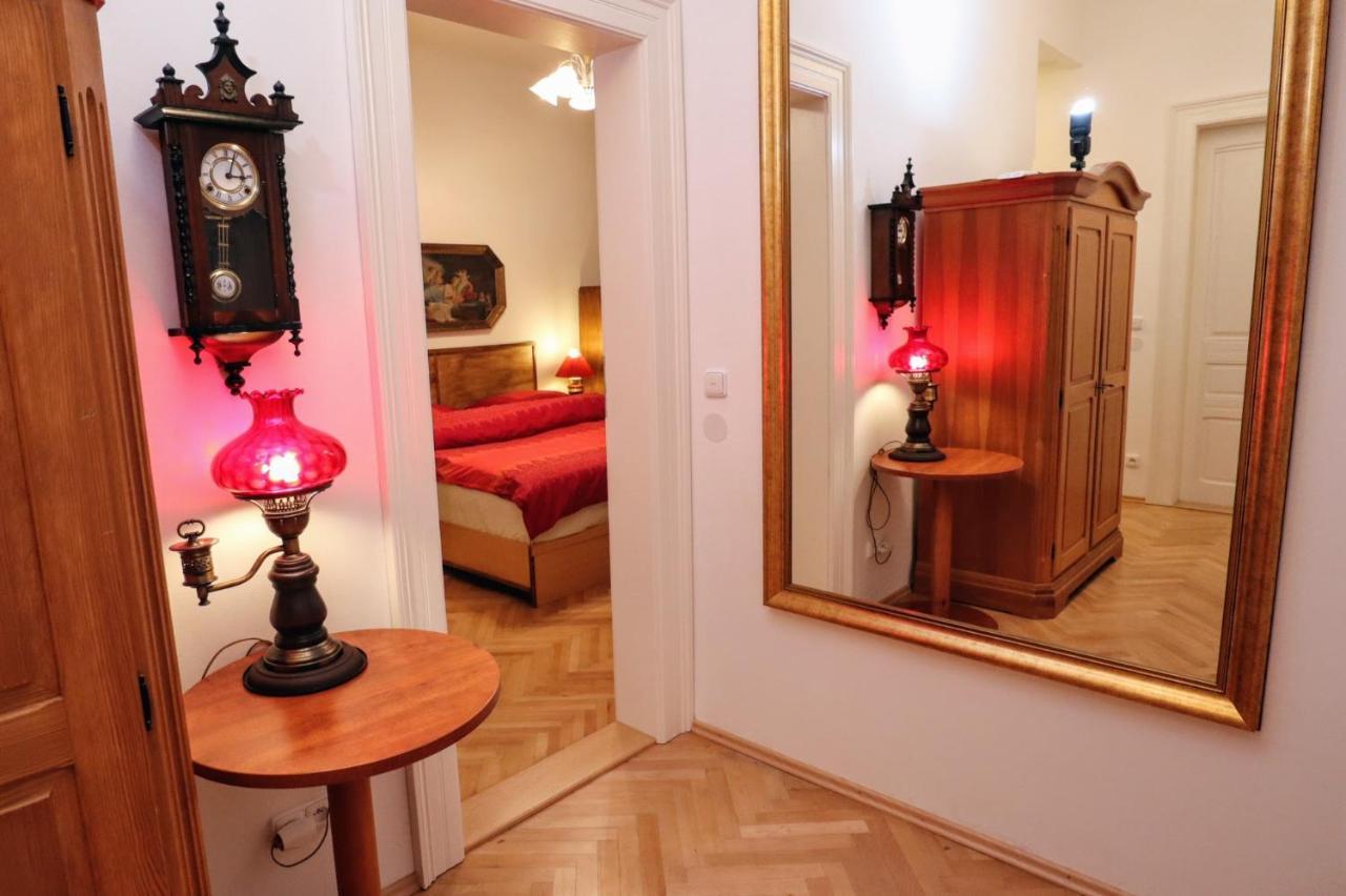 Room & Parking Assistance Praha Exteriér fotografie