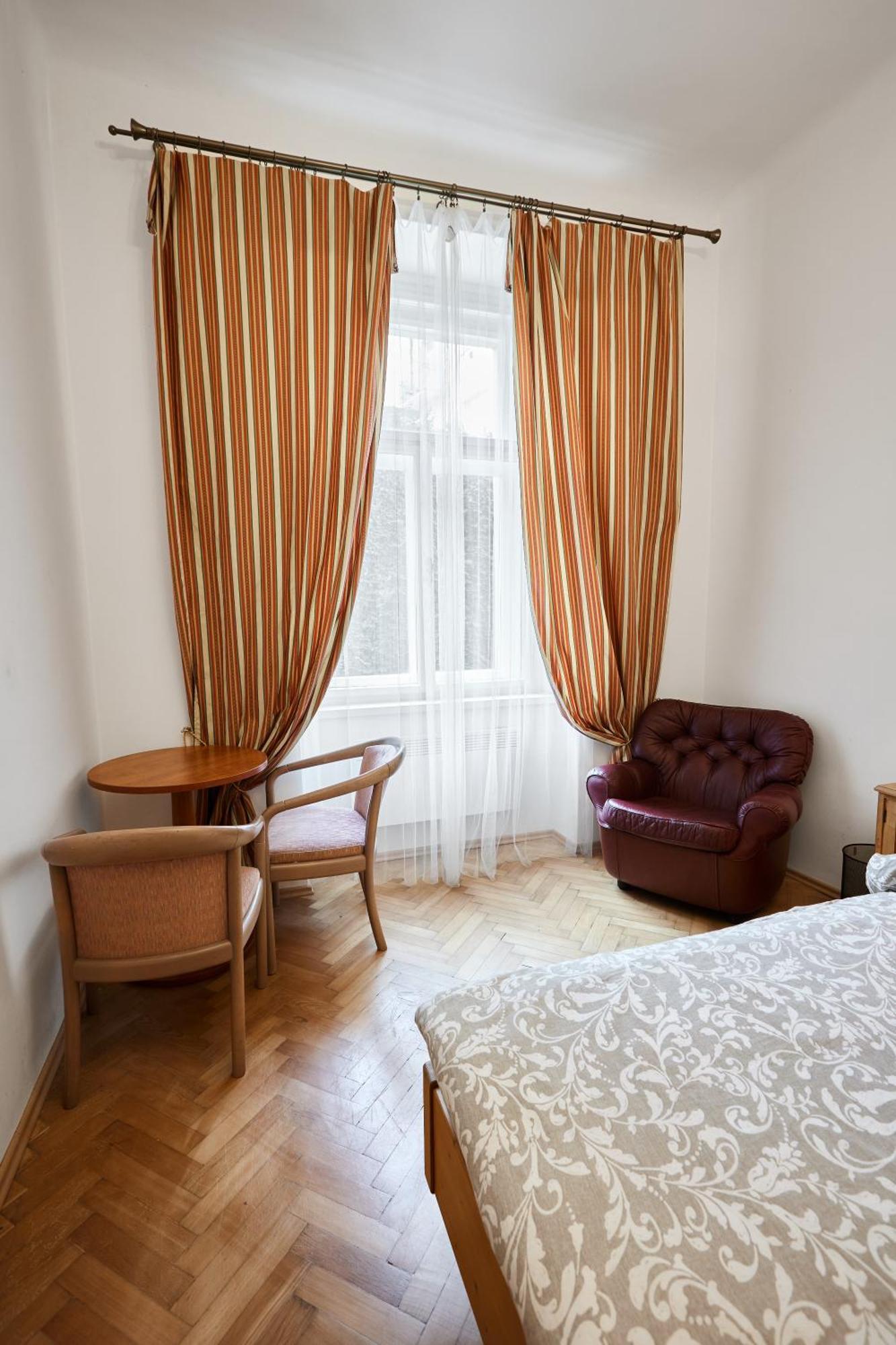 Room & Parking Assistance Praha Exteriér fotografie